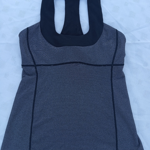 Lululemon tank - Picture 1 of 4